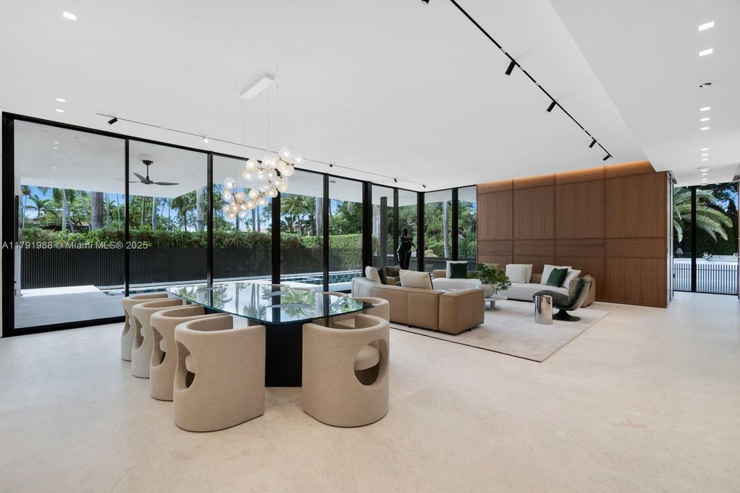 For Sale: $19,995,000 (6 beds, 7 baths, 5662 Square Feet)
