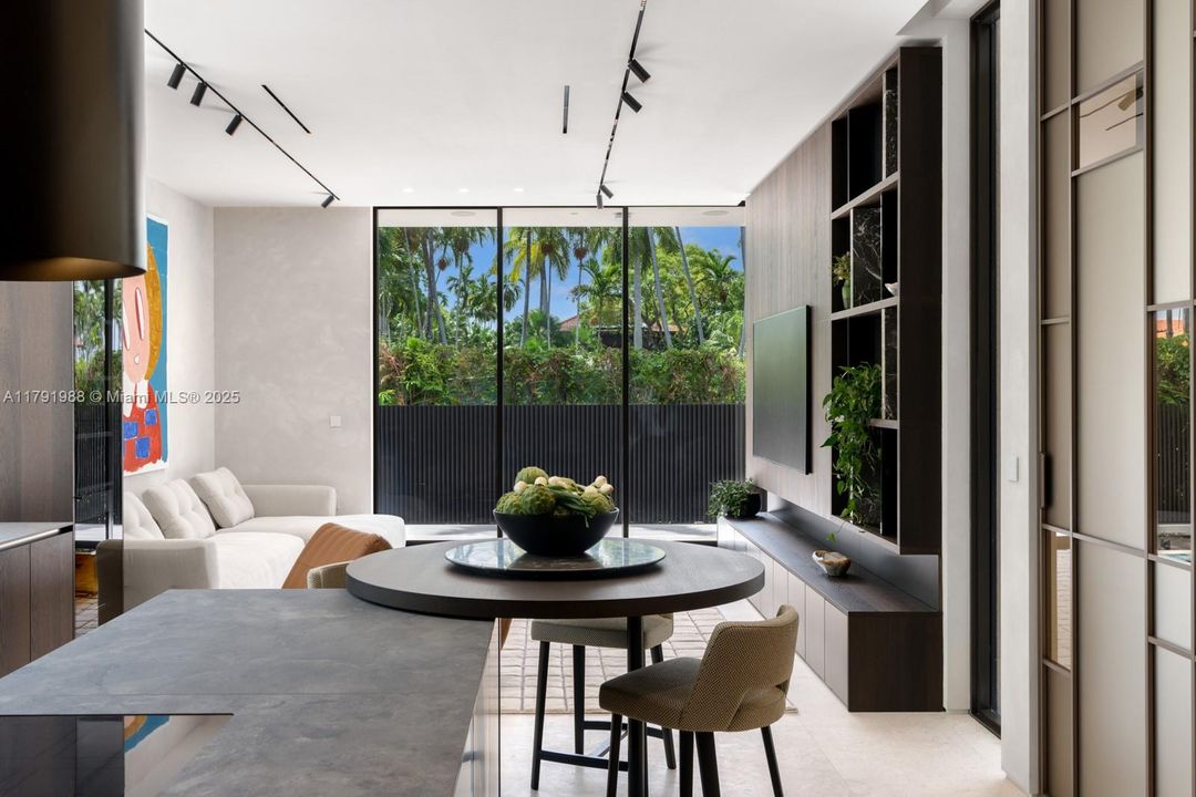 For Sale: $19,995,000 (6 beds, 7 baths, 5662 Square Feet)