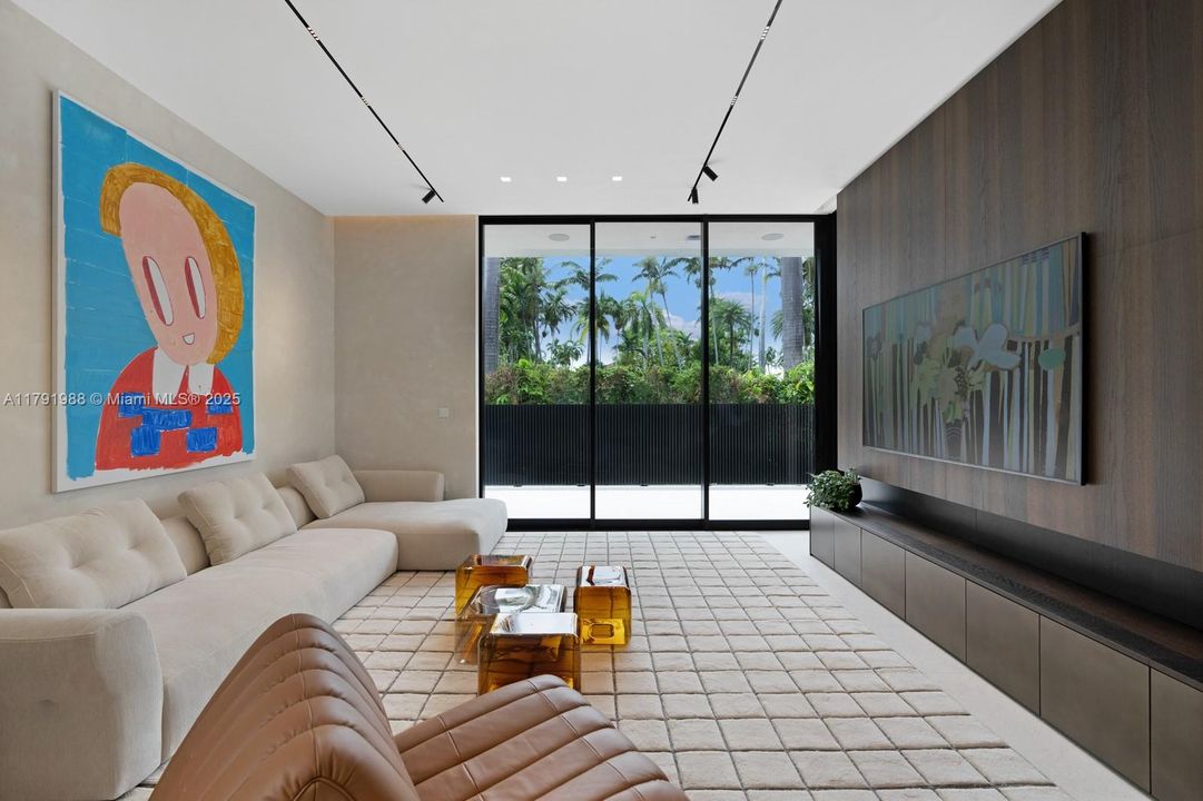 For Sale: $19,995,000 (6 beds, 7 baths, 5662 Square Feet)