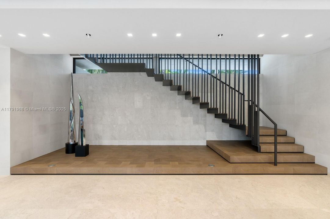 For Sale: $19,995,000 (6 beds, 7 baths, 5662 Square Feet)