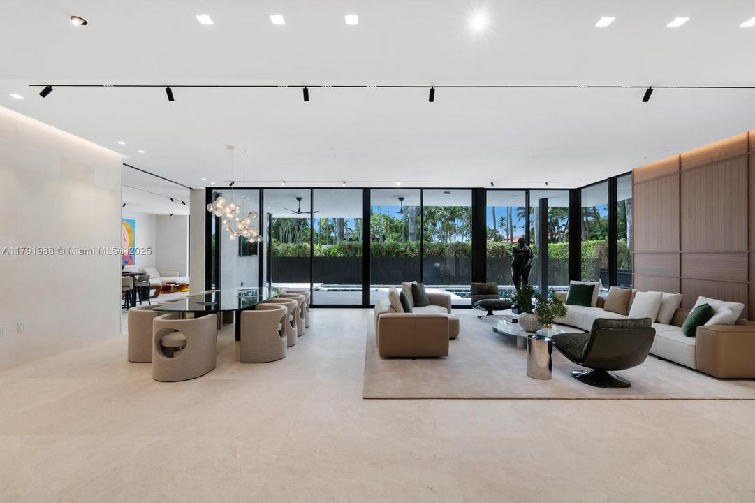For Sale: $19,995,000 (6 beds, 7 baths, 5662 Square Feet)