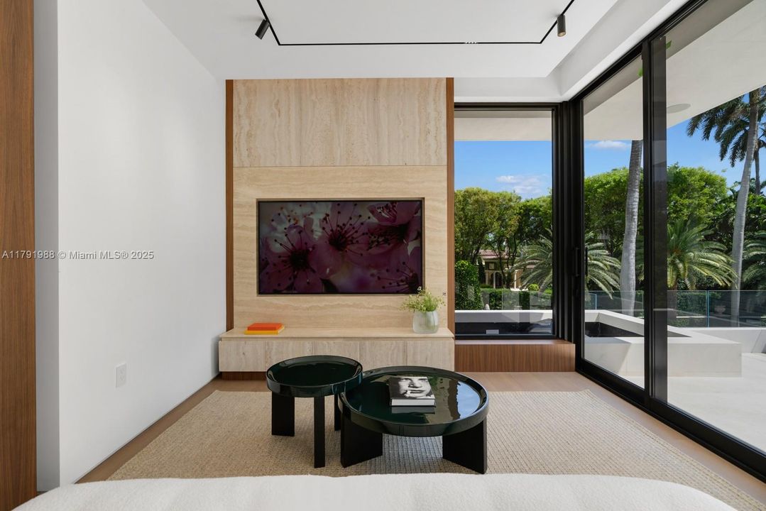 For Sale: $19,995,000 (6 beds, 7 baths, 5662 Square Feet)