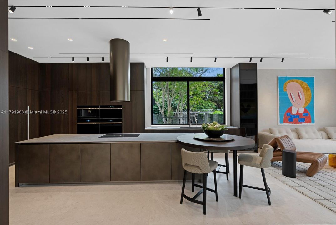 For Sale: $19,995,000 (6 beds, 7 baths, 5662 Square Feet)