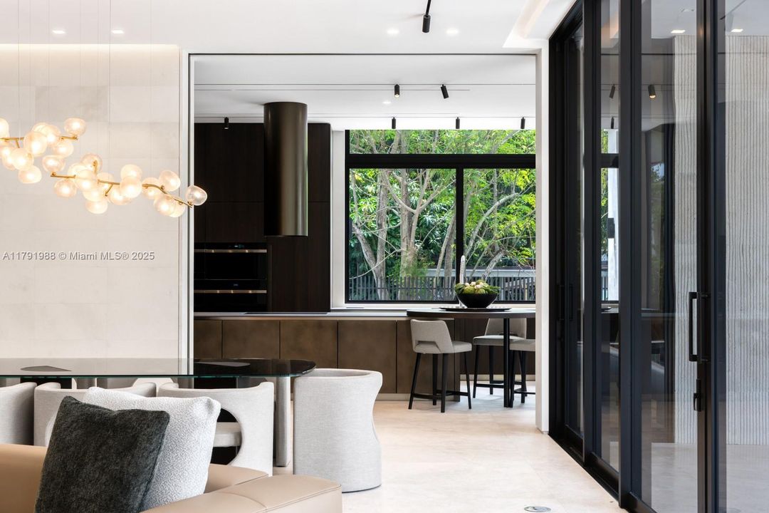 For Sale: $19,995,000 (6 beds, 7 baths, 5662 Square Feet)