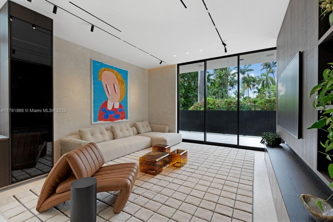For Sale: $19,995,000 (6 beds, 7 baths, 5662 Square Feet)