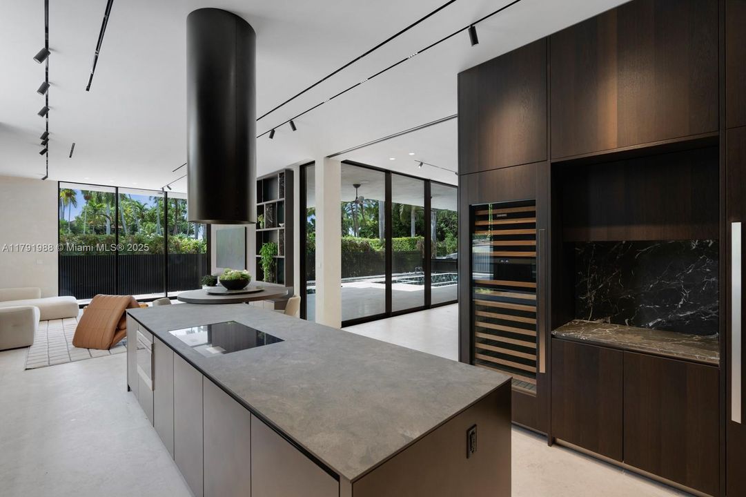 For Sale: $19,995,000 (6 beds, 7 baths, 5662 Square Feet)