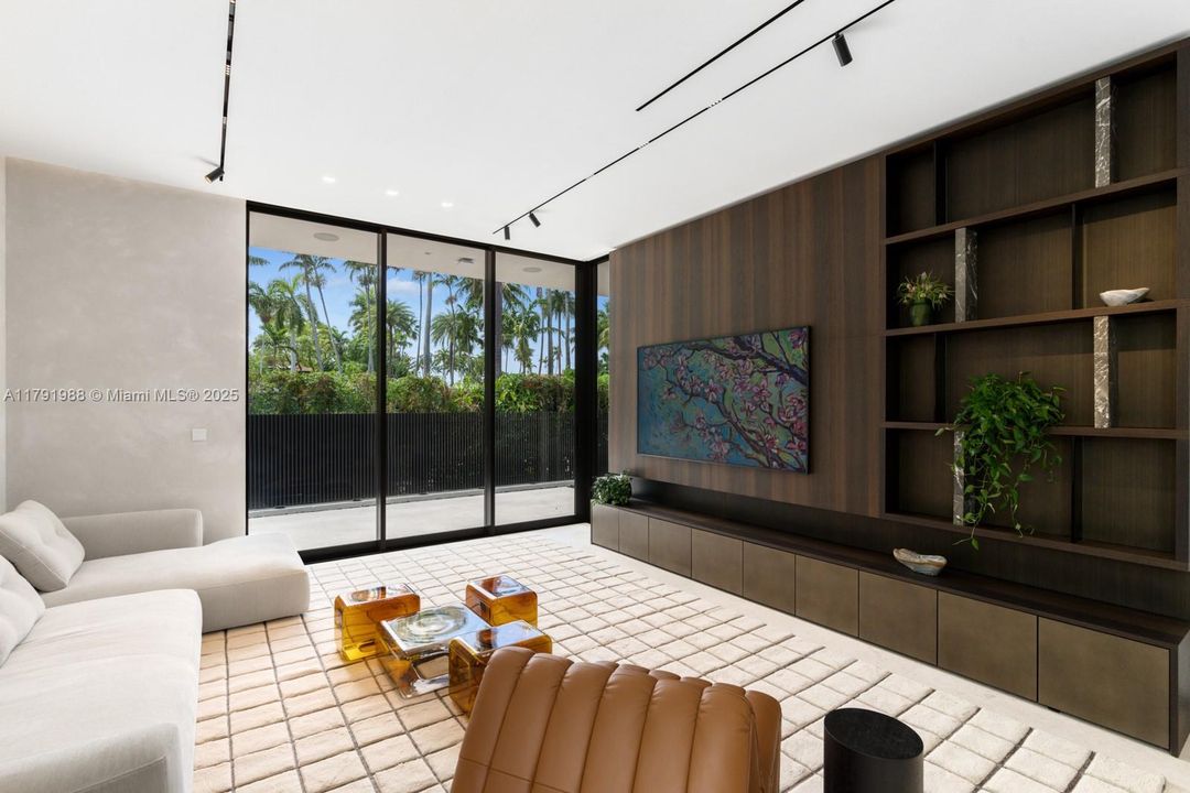 For Sale: $19,995,000 (6 beds, 7 baths, 5662 Square Feet)