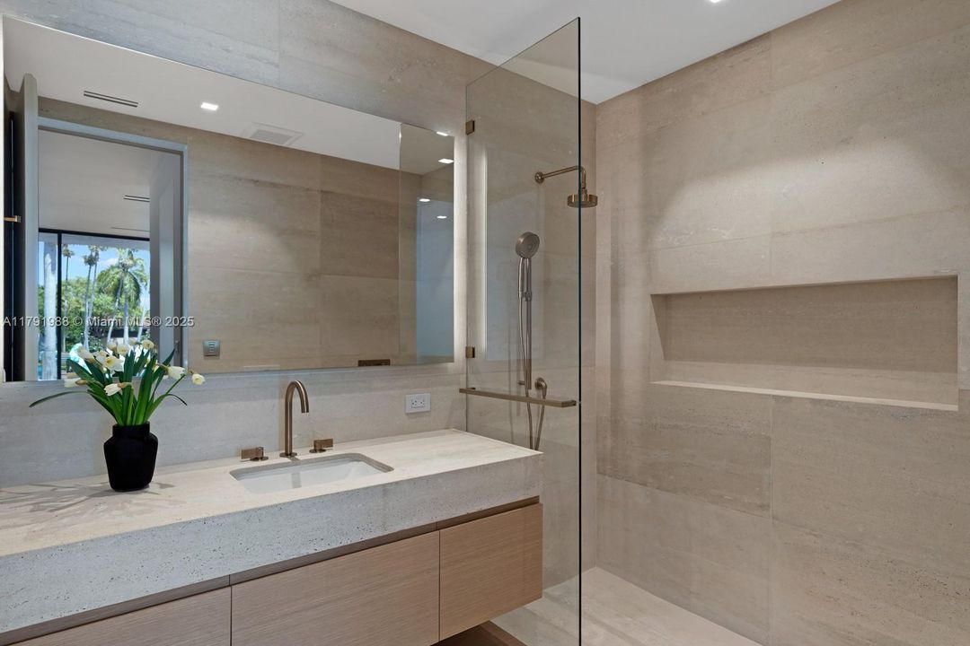 For Sale: $19,995,000 (6 beds, 7 baths, 5662 Square Feet)