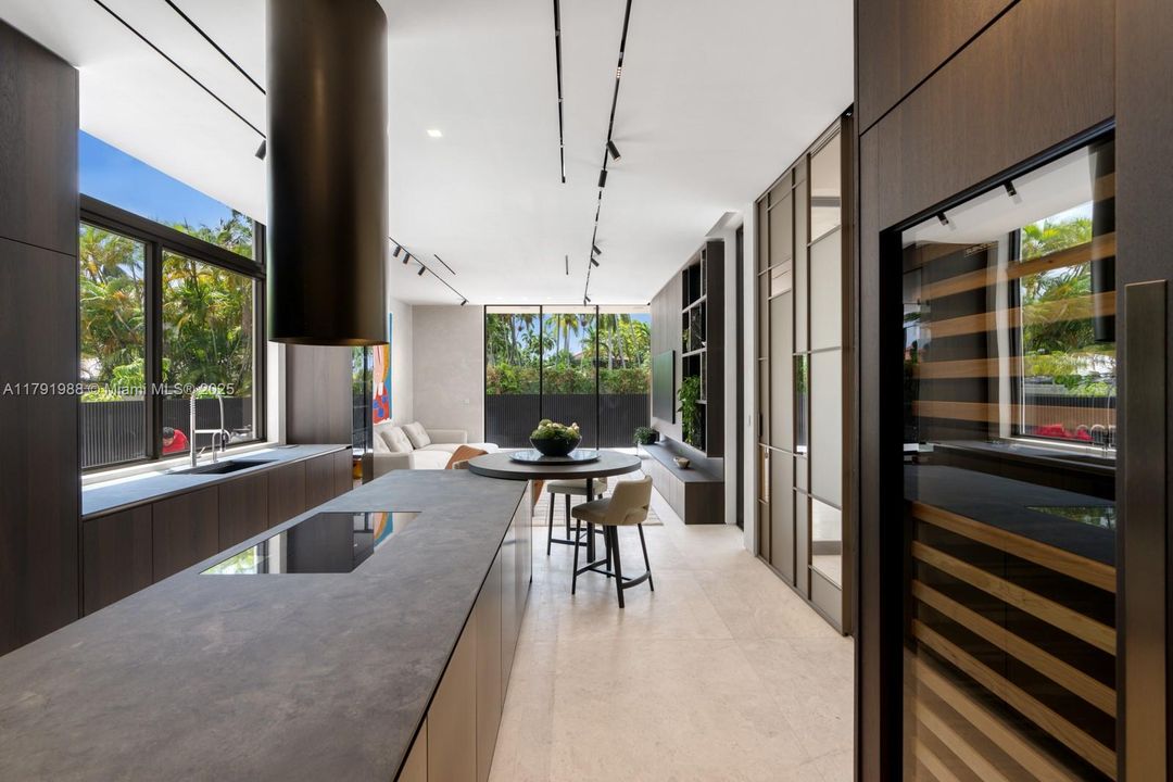 For Sale: $19,995,000 (6 beds, 7 baths, 5662 Square Feet)