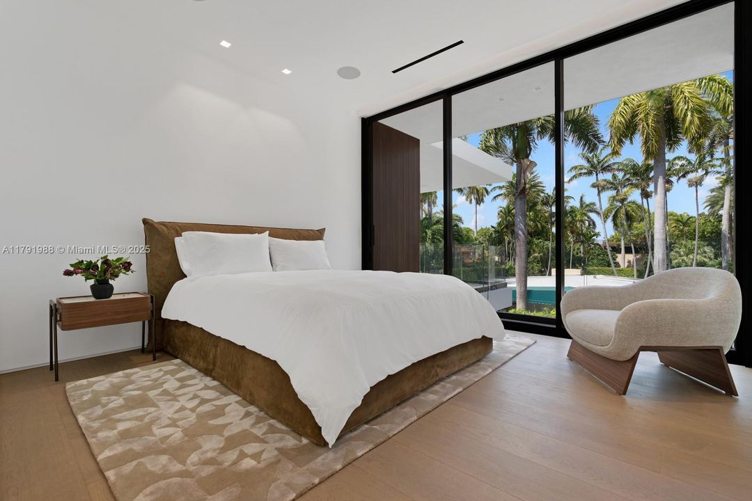 For Sale: $19,995,000 (6 beds, 7 baths, 5662 Square Feet)