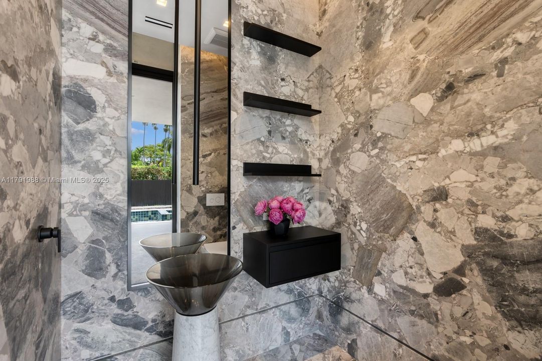 For Sale: $19,995,000 (6 beds, 7 baths, 5662 Square Feet)