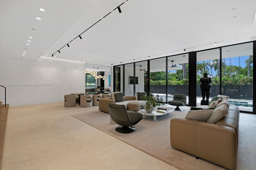 For Sale: $19,995,000 (6 beds, 7 baths, 5662 Square Feet)
