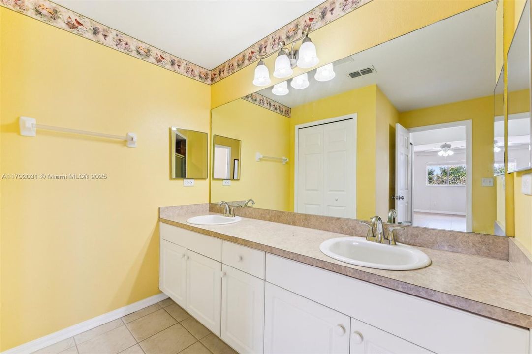 Recently Sold: $299,000 (4 beds, 2 baths, 1712 Square Feet)