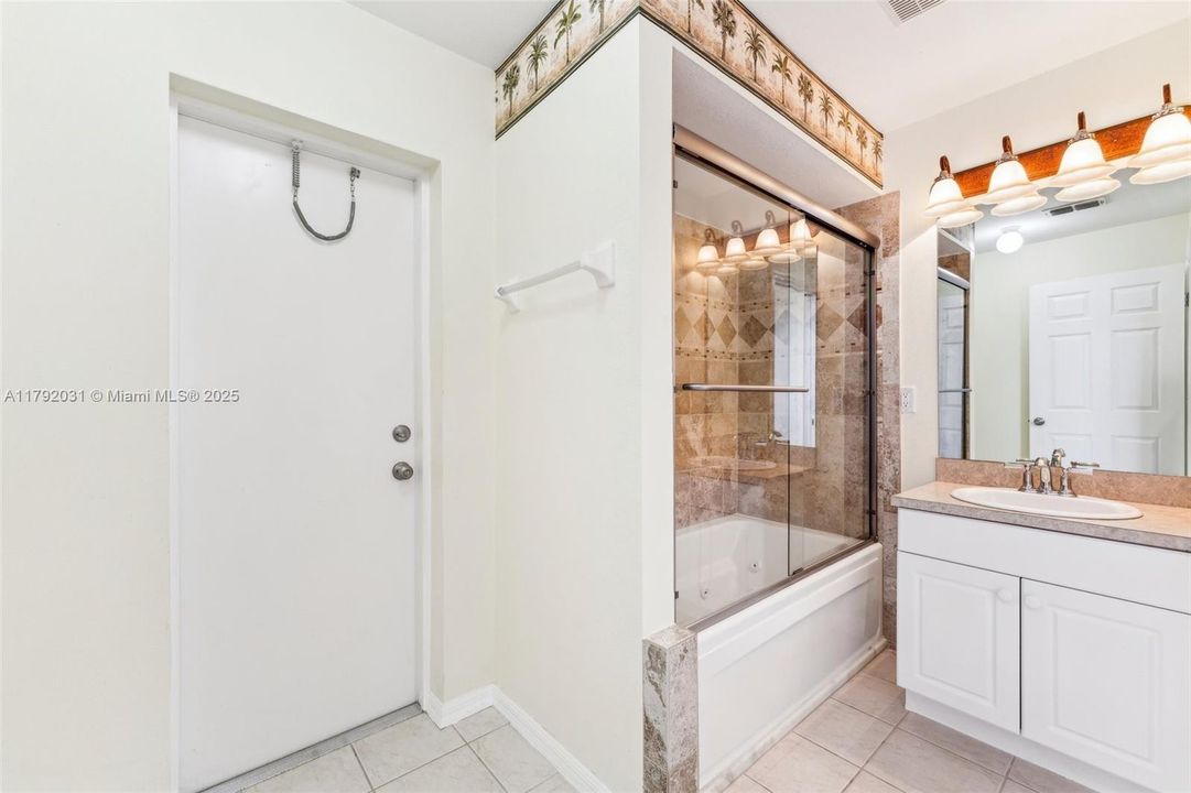 Recently Sold: $299,000 (4 beds, 2 baths, 1712 Square Feet)