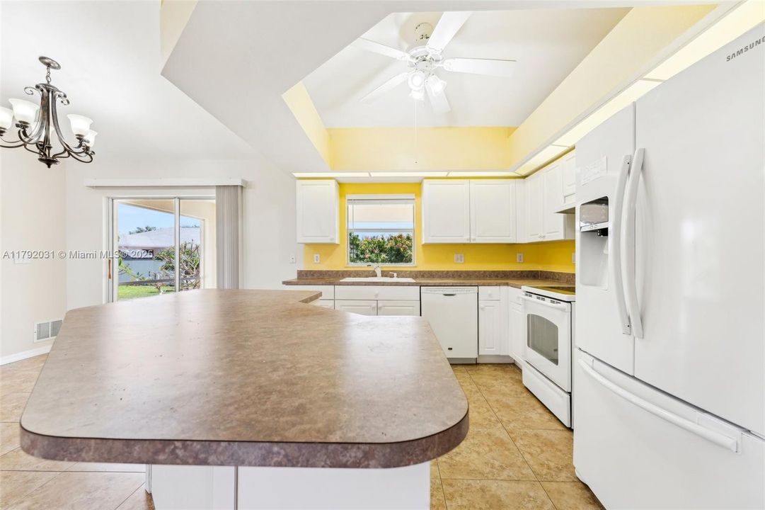 Recently Sold: $299,000 (4 beds, 2 baths, 1712 Square Feet)