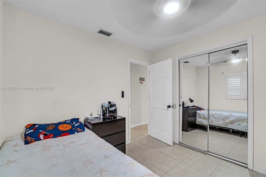 Vendido Recientemente: $599,000 (5 camas, 3 baños, 2331 Pies cuadrados)