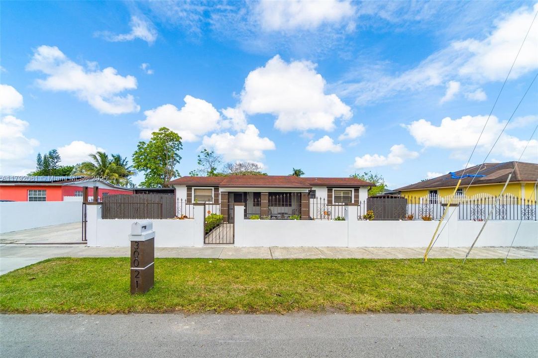 Vendido Recientemente: $599,000 (5 camas, 3 baños, 2331 Pies cuadrados)