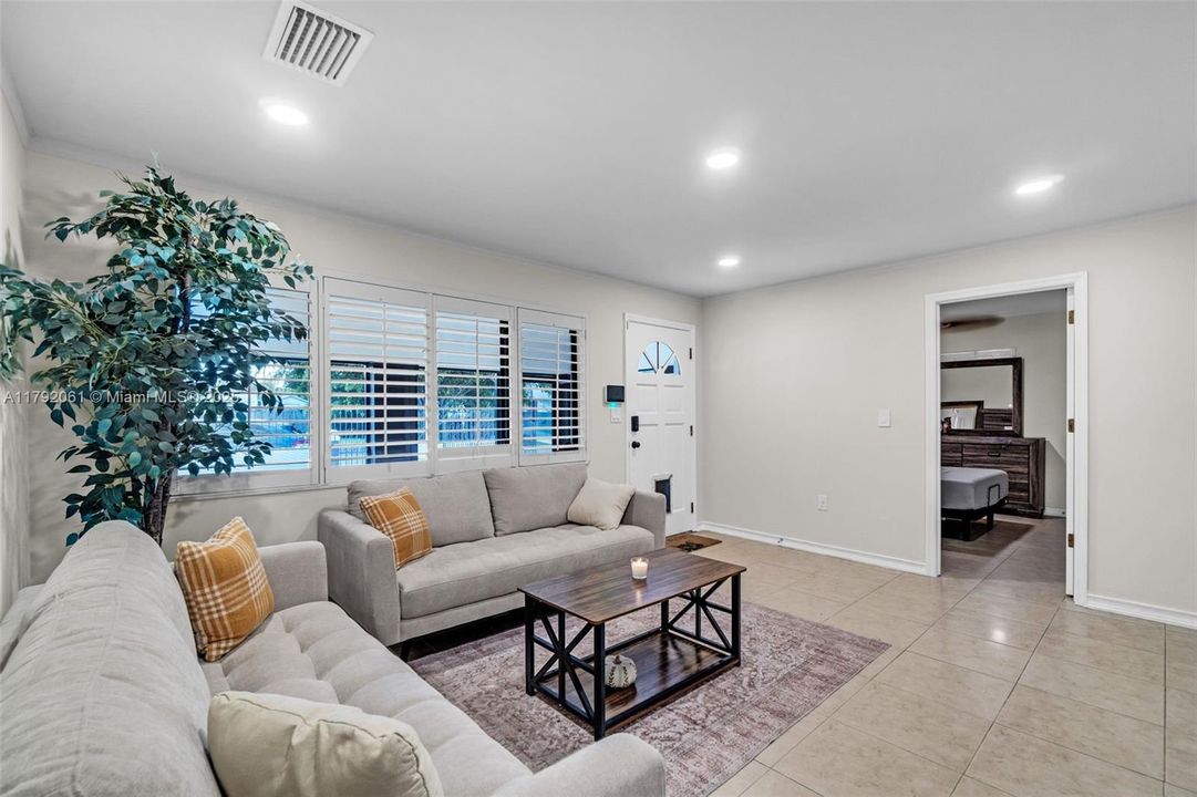 Vendido Recientemente: $599,000 (5 camas, 3 baños, 2331 Pies cuadrados)