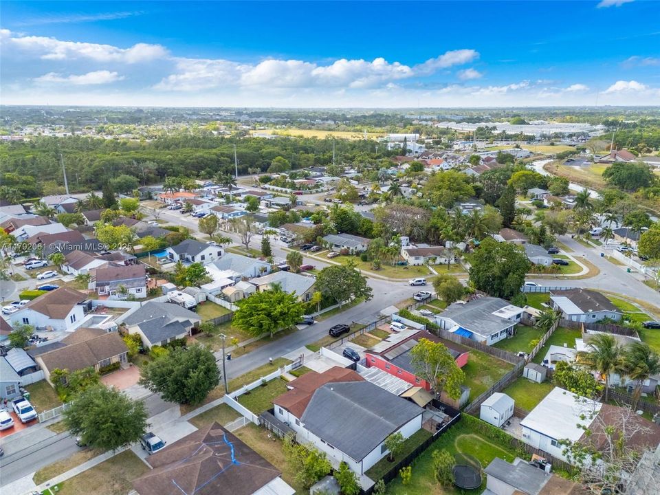 Vendido Recientemente: $599,000 (5 camas, 3 baños, 2331 Pies cuadrados)