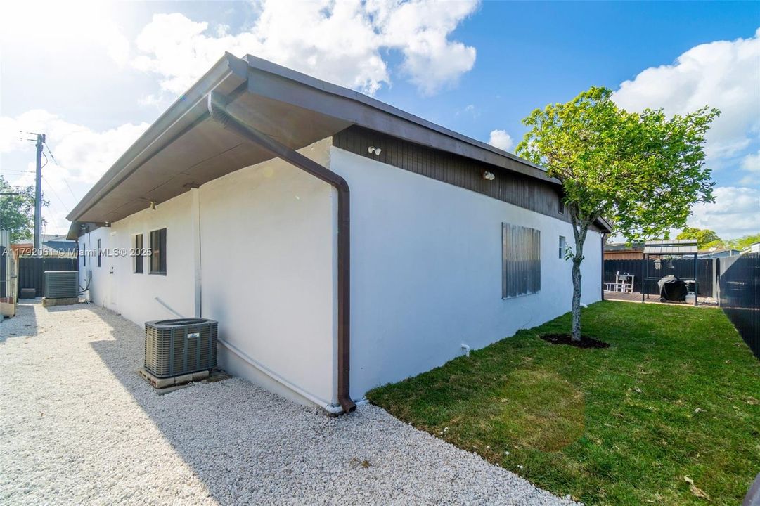 Vendido Recientemente: $599,000 (5 camas, 3 baños, 2331 Pies cuadrados)