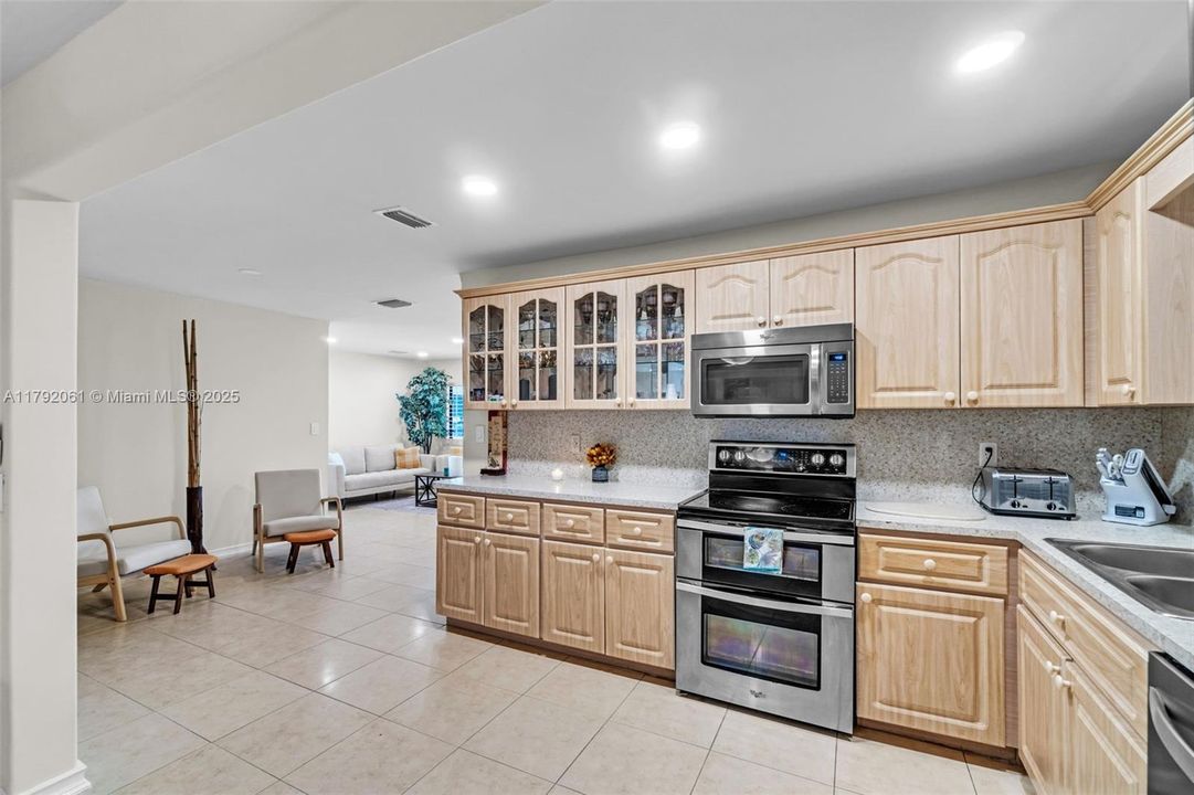 Vendido Recientemente: $599,000 (5 camas, 3 baños, 2331 Pies cuadrados)