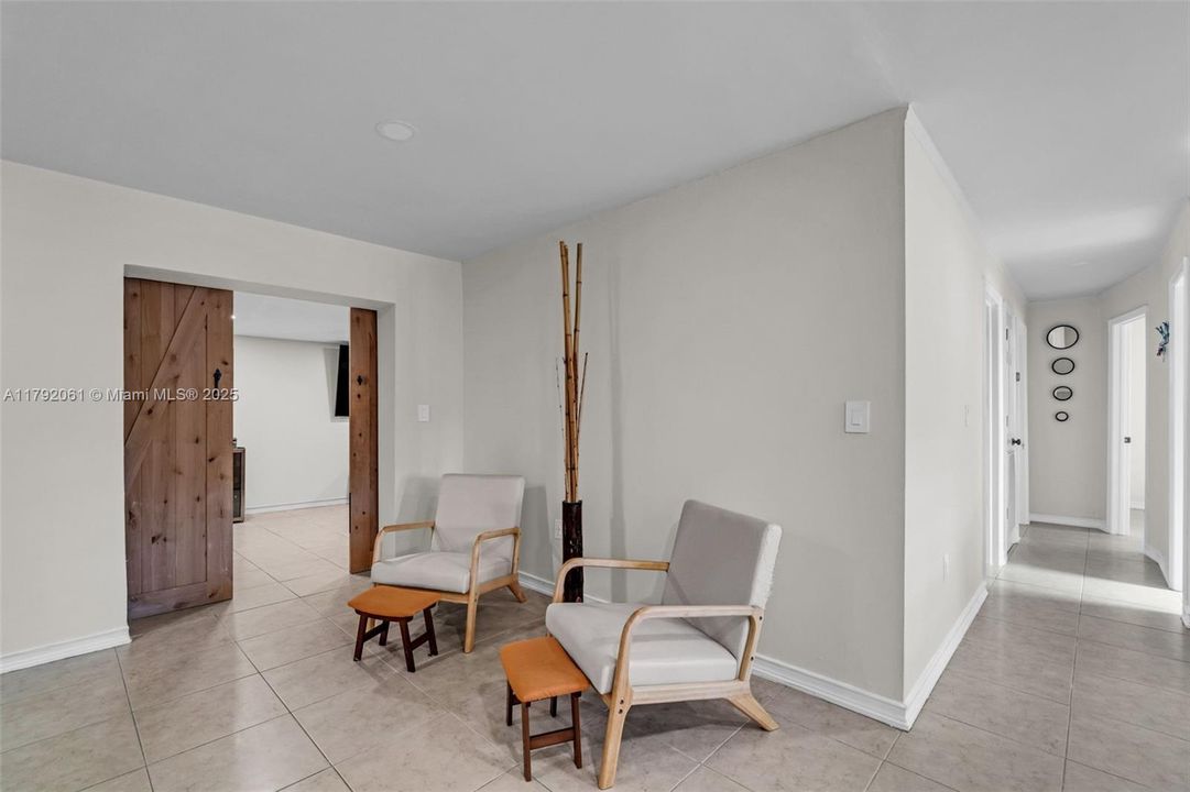 Vendido Recientemente: $599,000 (5 camas, 3 baños, 2331 Pies cuadrados)