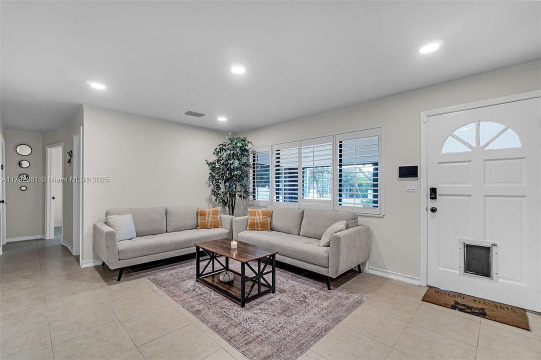 Vendido Recientemente: $599,000 (5 camas, 3 baños, 2331 Pies cuadrados)