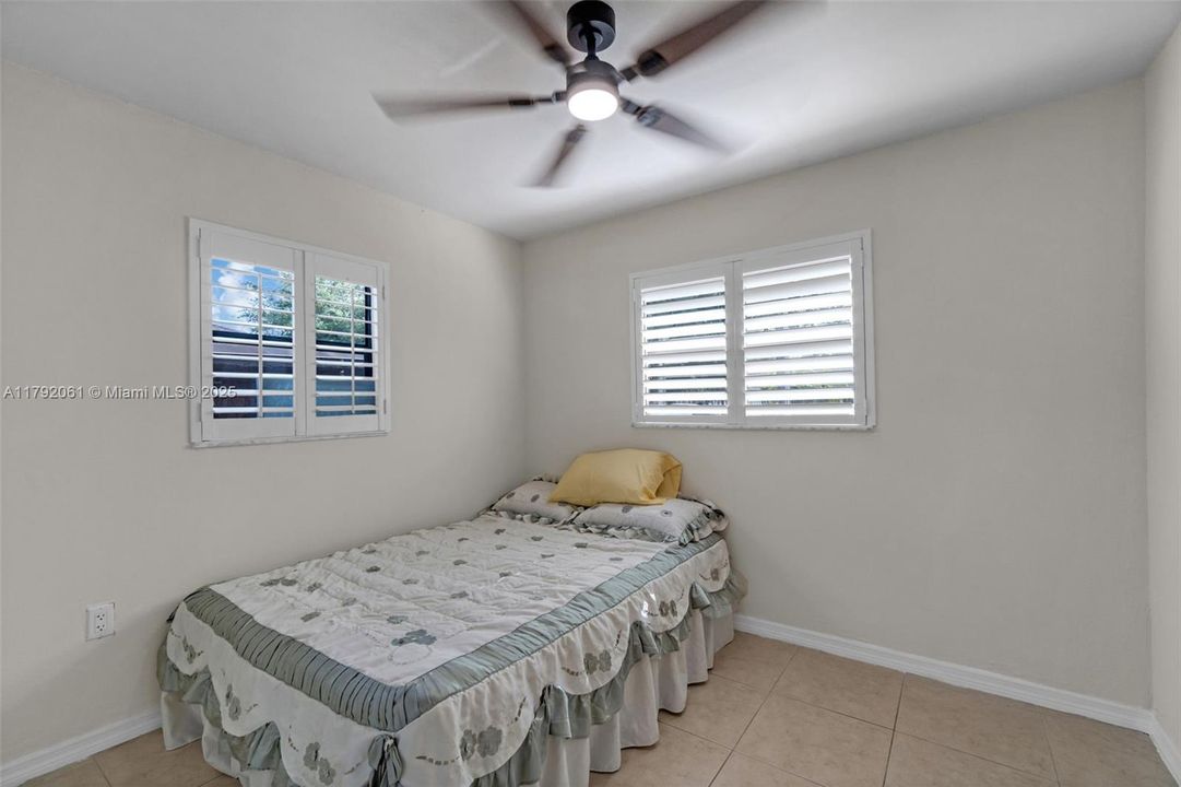 Vendido Recientemente: $599,000 (5 camas, 3 baños, 2331 Pies cuadrados)