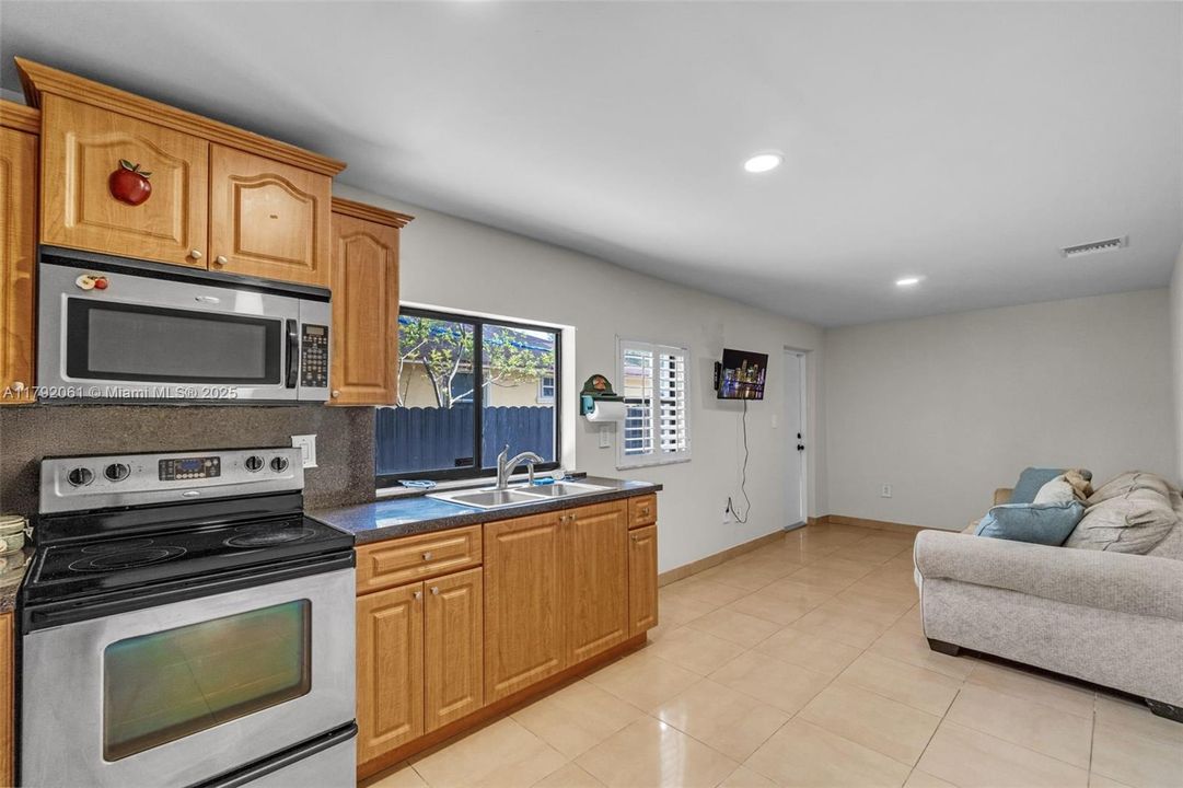 Vendido Recientemente: $599,000 (5 camas, 3 baños, 2331 Pies cuadrados)