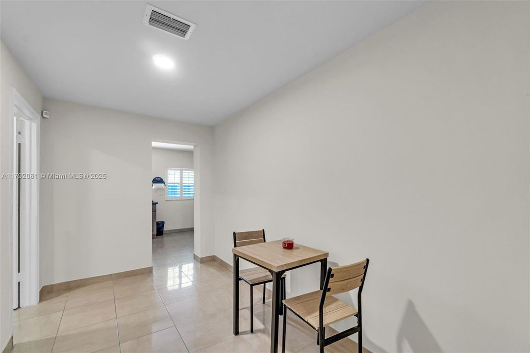 Vendido Recientemente: $599,000 (5 camas, 3 baños, 2331 Pies cuadrados)