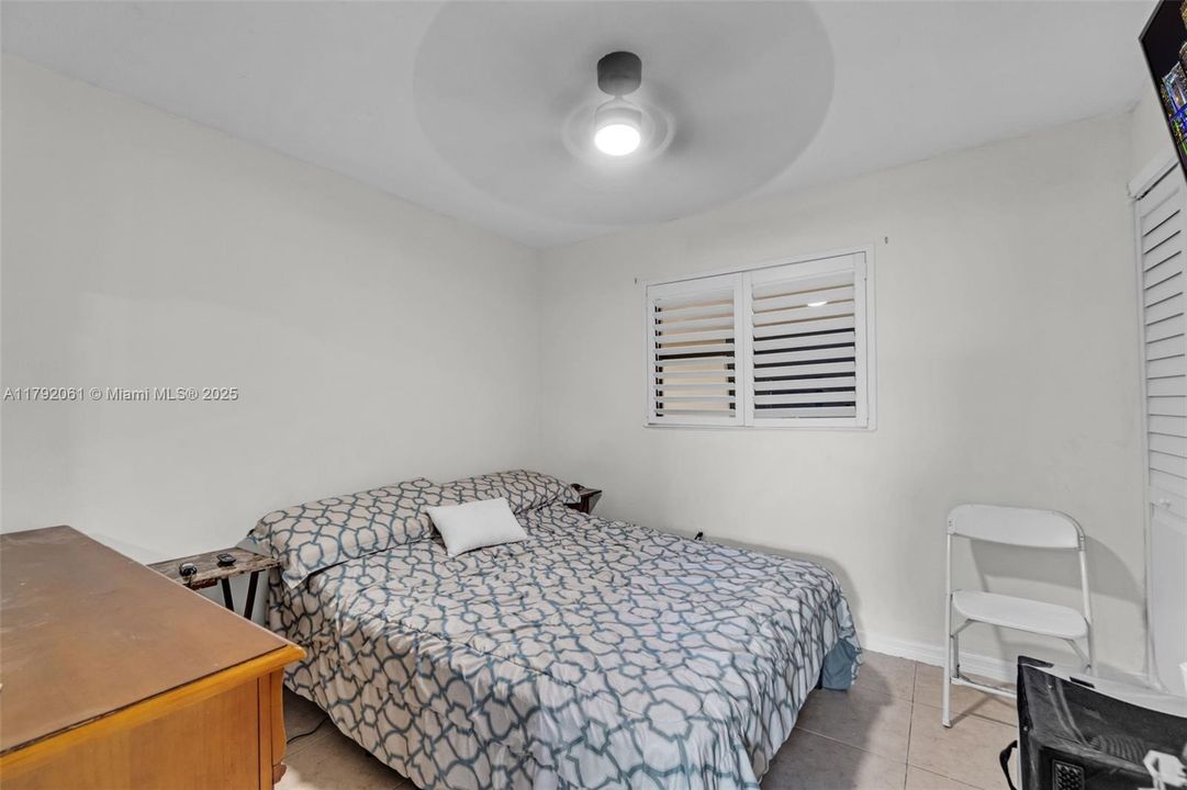 Vendido Recientemente: $599,000 (5 camas, 3 baños, 2331 Pies cuadrados)