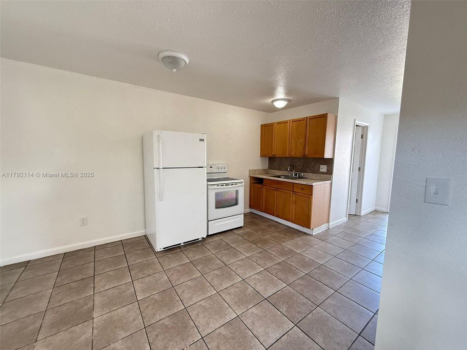 Recently Rented: $1,200 (1 beds, 1 baths, 548 Square Feet)