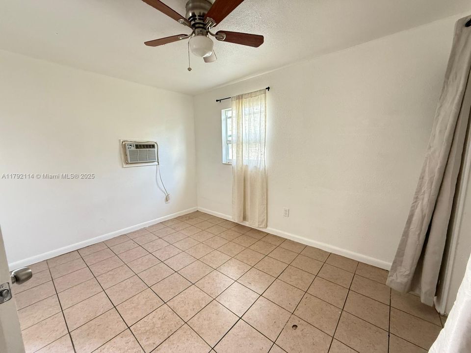 Recently Rented: $1,200 (1 beds, 1 baths, 548 Square Feet)
