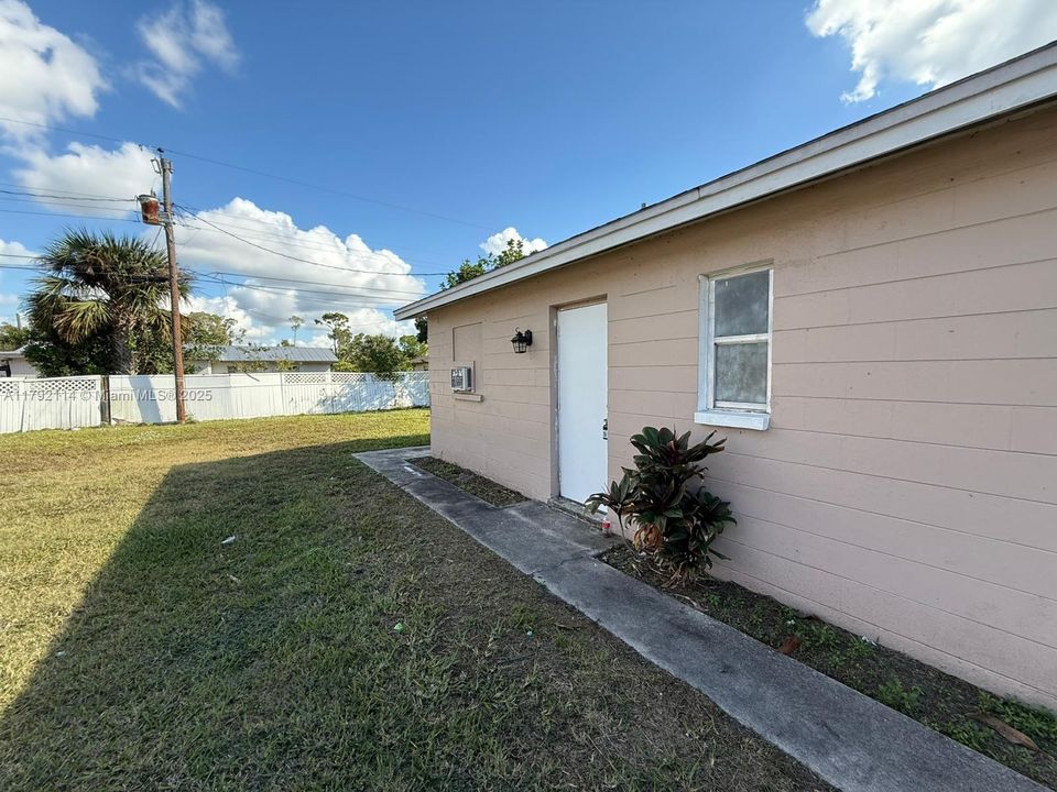 Recently Rented: $1,200 (1 beds, 1 baths, 548 Square Feet)