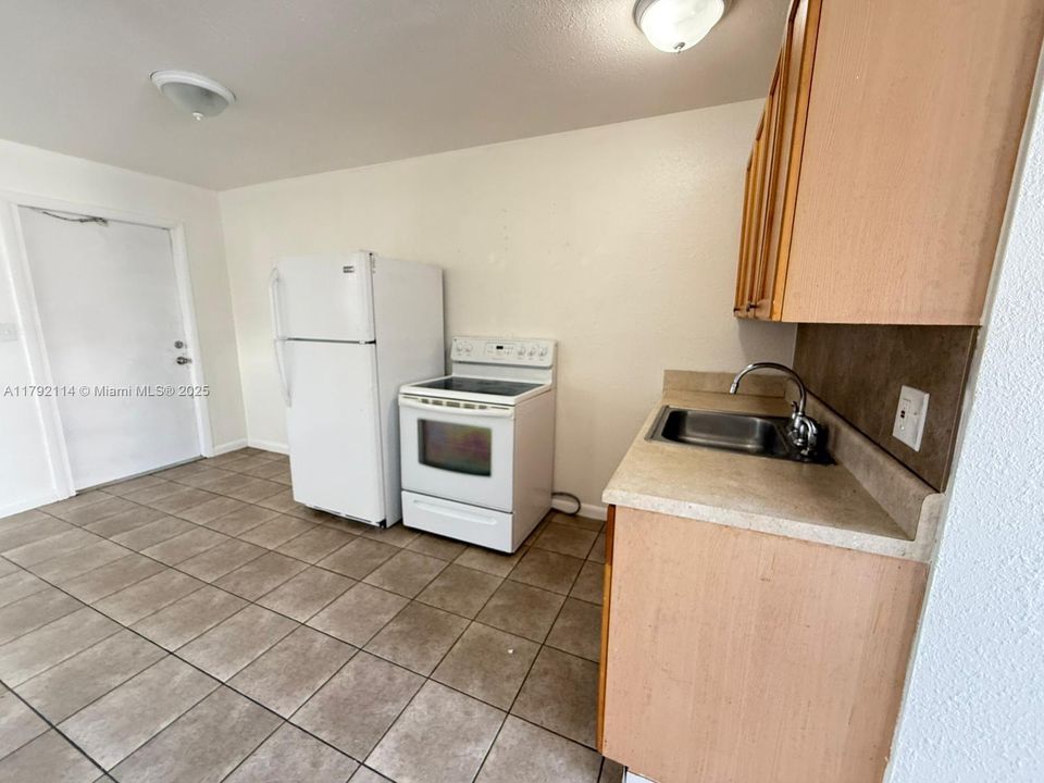 Recently Rented: $1,200 (1 beds, 1 baths, 548 Square Feet)
