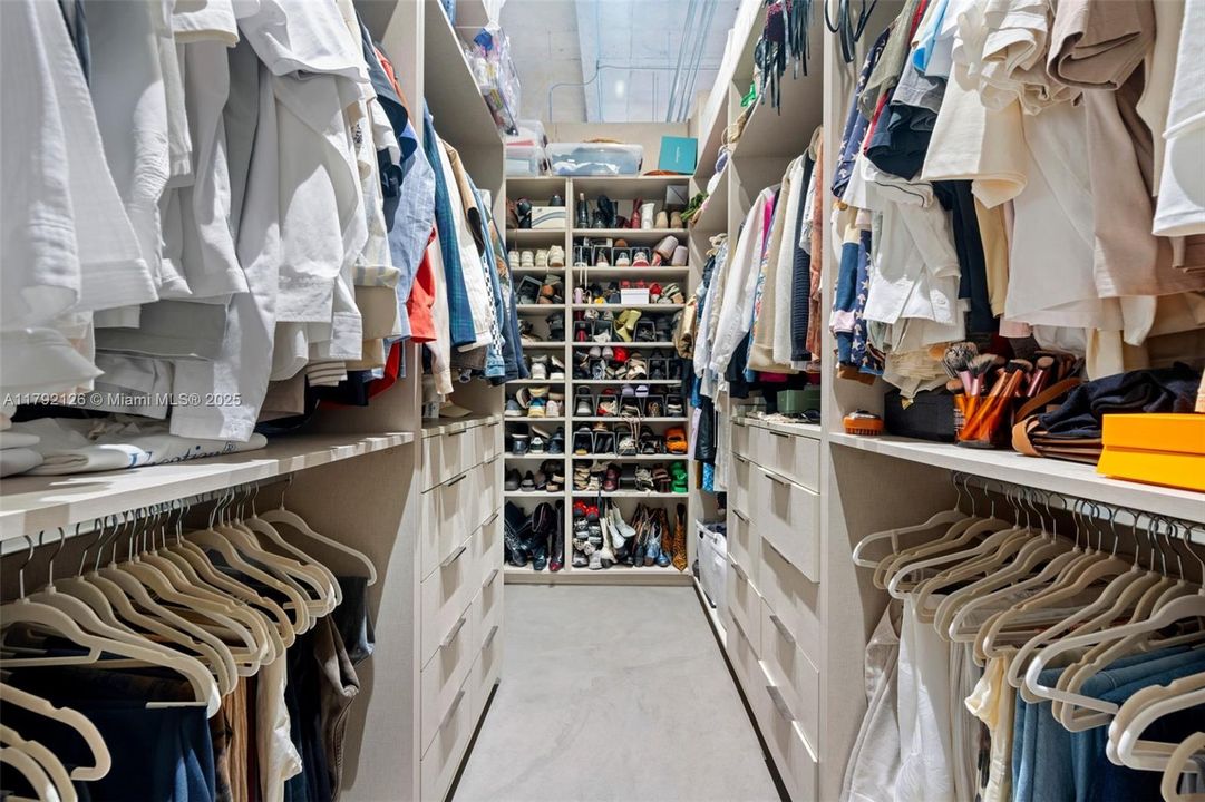 Recently Sold: $849,000 (1 beds, 1 baths, 1203 Square Feet)