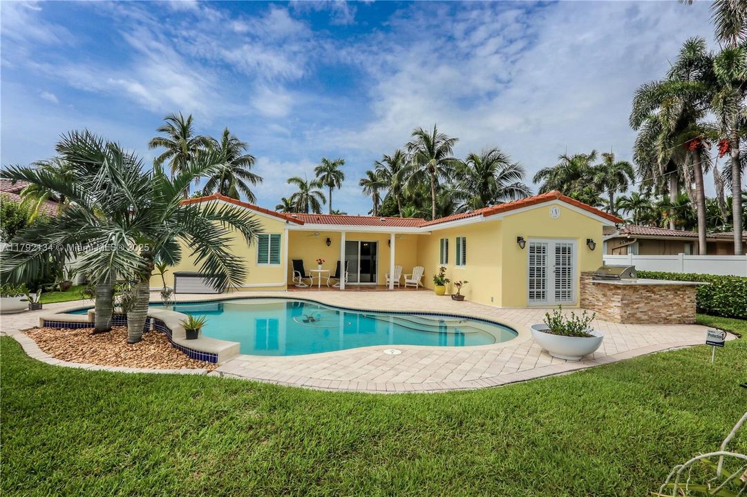 Recently Sold: $1,099,000 (3 beds, 2 baths, 1996 Square Feet)