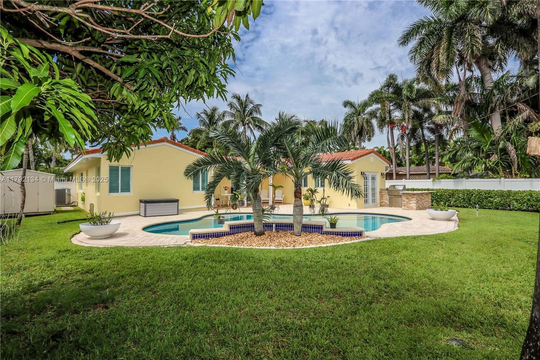 Recently Sold: $1,099,000 (3 beds, 2 baths, 1996 Square Feet)