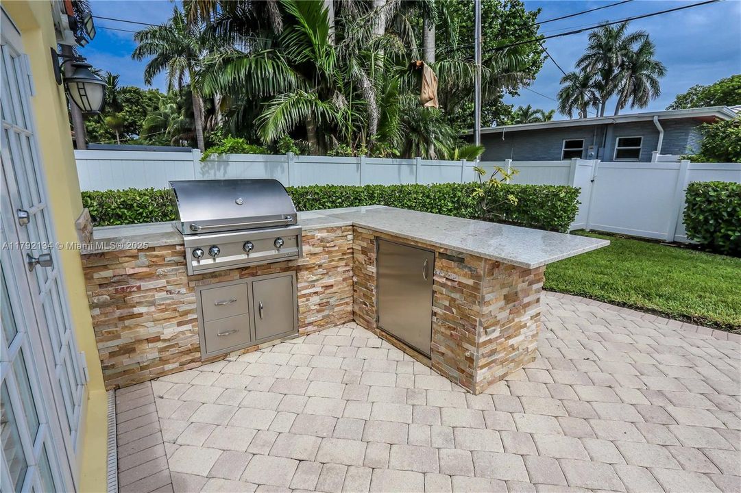 Recently Sold: $1,099,000 (3 beds, 2 baths, 1996 Square Feet)