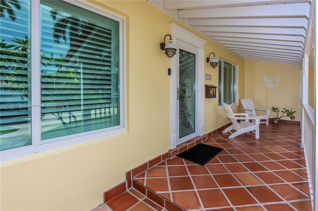 Recently Sold: $1,099,000 (3 beds, 2 baths, 1996 Square Feet)