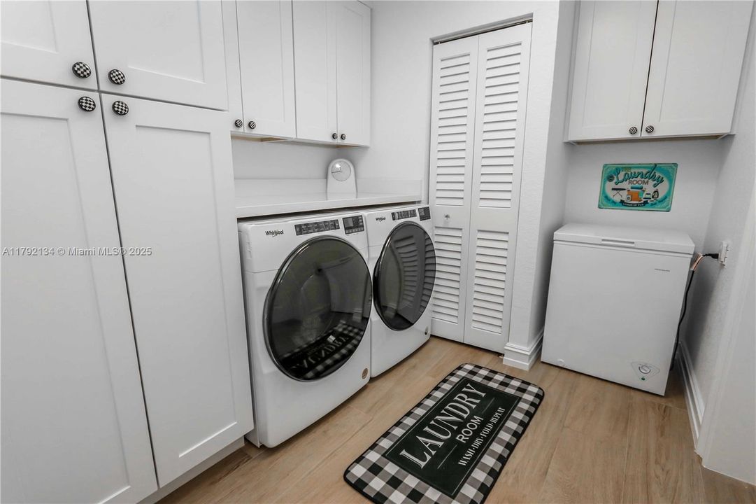 Recently Sold: $1,099,000 (3 beds, 2 baths, 1996 Square Feet)