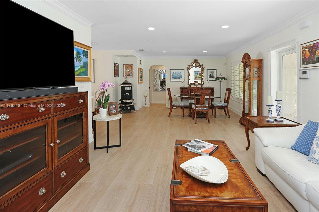 Recently Sold: $1,099,000 (3 beds, 2 baths, 1996 Square Feet)