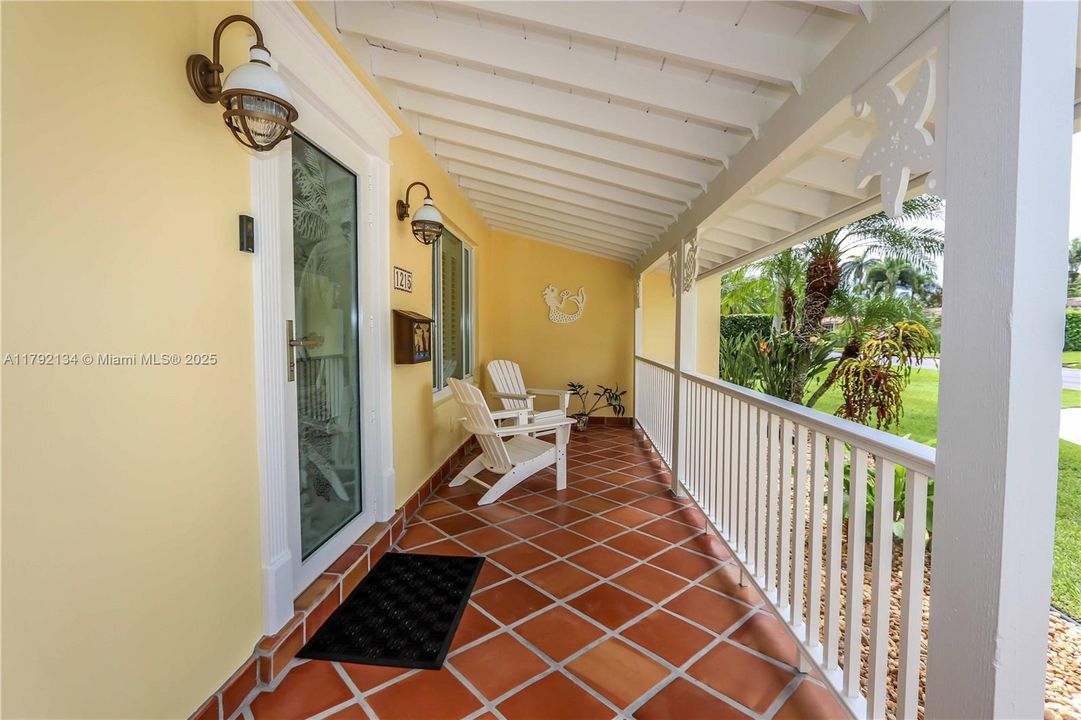 Recently Sold: $1,099,000 (3 beds, 2 baths, 1996 Square Feet)