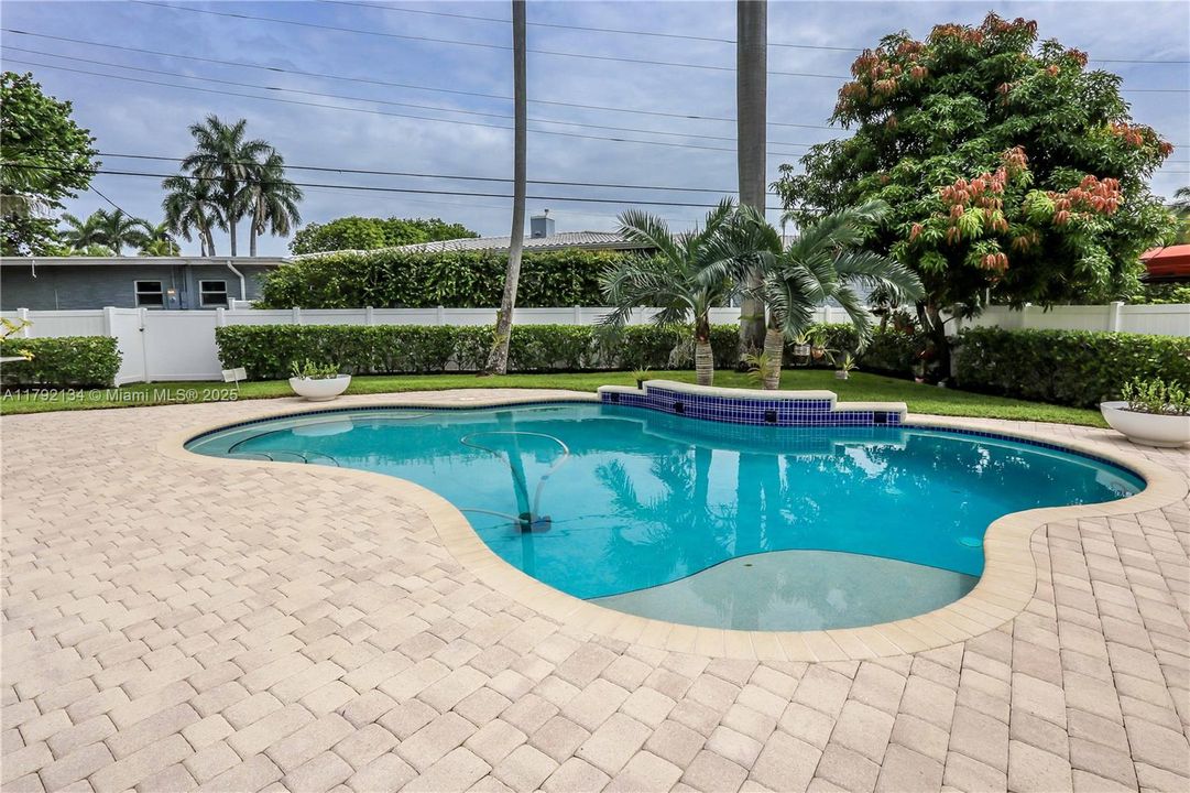 Recently Sold: $1,099,000 (3 beds, 2 baths, 1996 Square Feet)