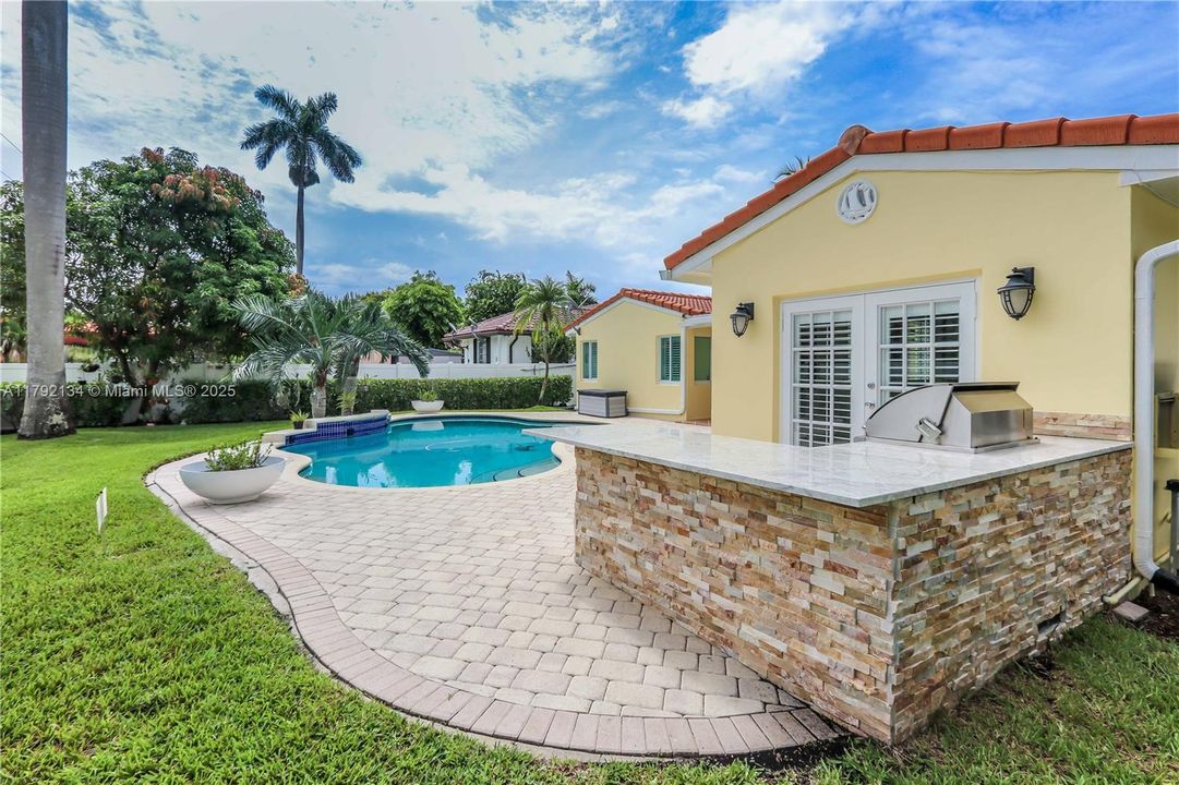 Recently Sold: $1,099,000 (3 beds, 2 baths, 1996 Square Feet)