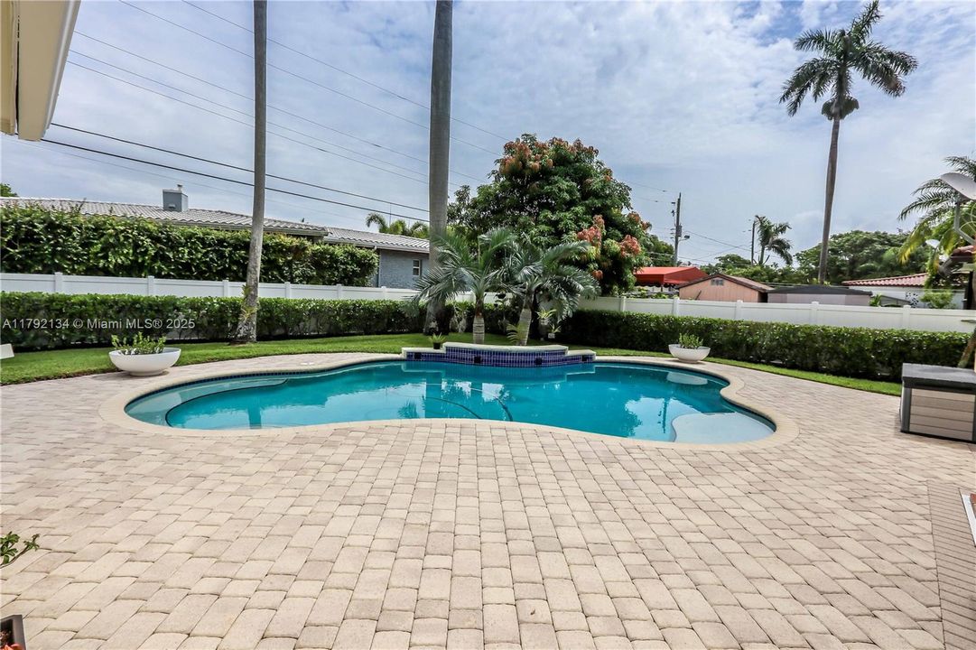 Recently Sold: $1,099,000 (3 beds, 2 baths, 1996 Square Feet)