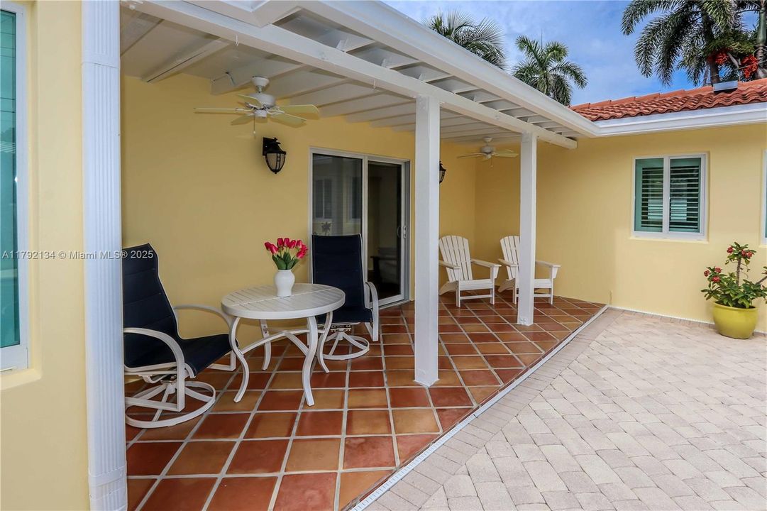 Recently Sold: $1,099,000 (3 beds, 2 baths, 1996 Square Feet)
