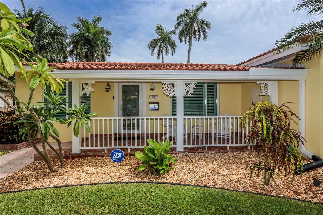 Recently Sold: $1,099,000 (3 beds, 2 baths, 1996 Square Feet)