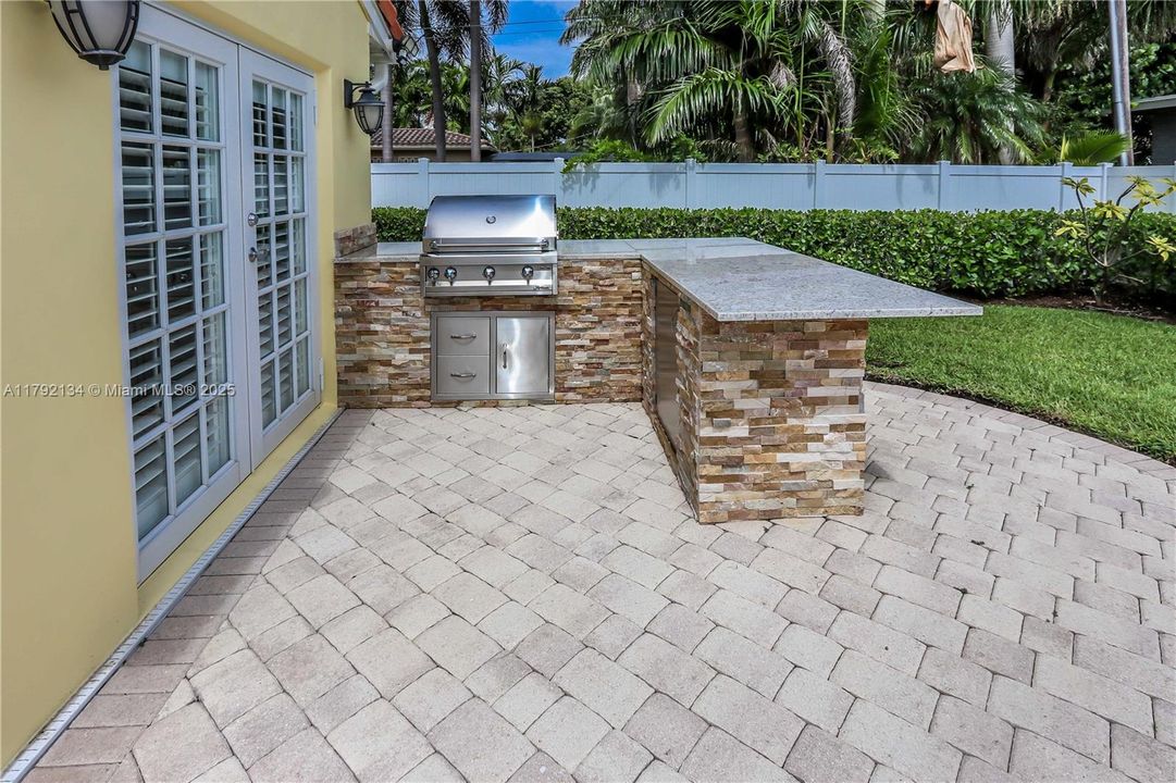 Recently Sold: $1,099,000 (3 beds, 2 baths, 1996 Square Feet)