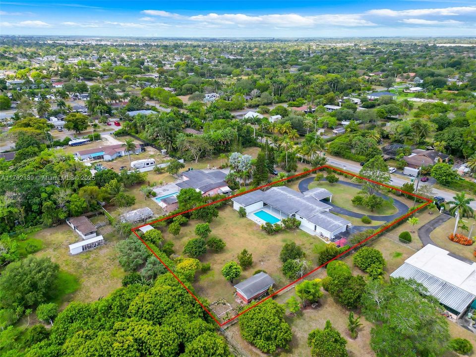 Active With Contract: $949,000 (3 beds, 3 baths, 2809 Square Feet)